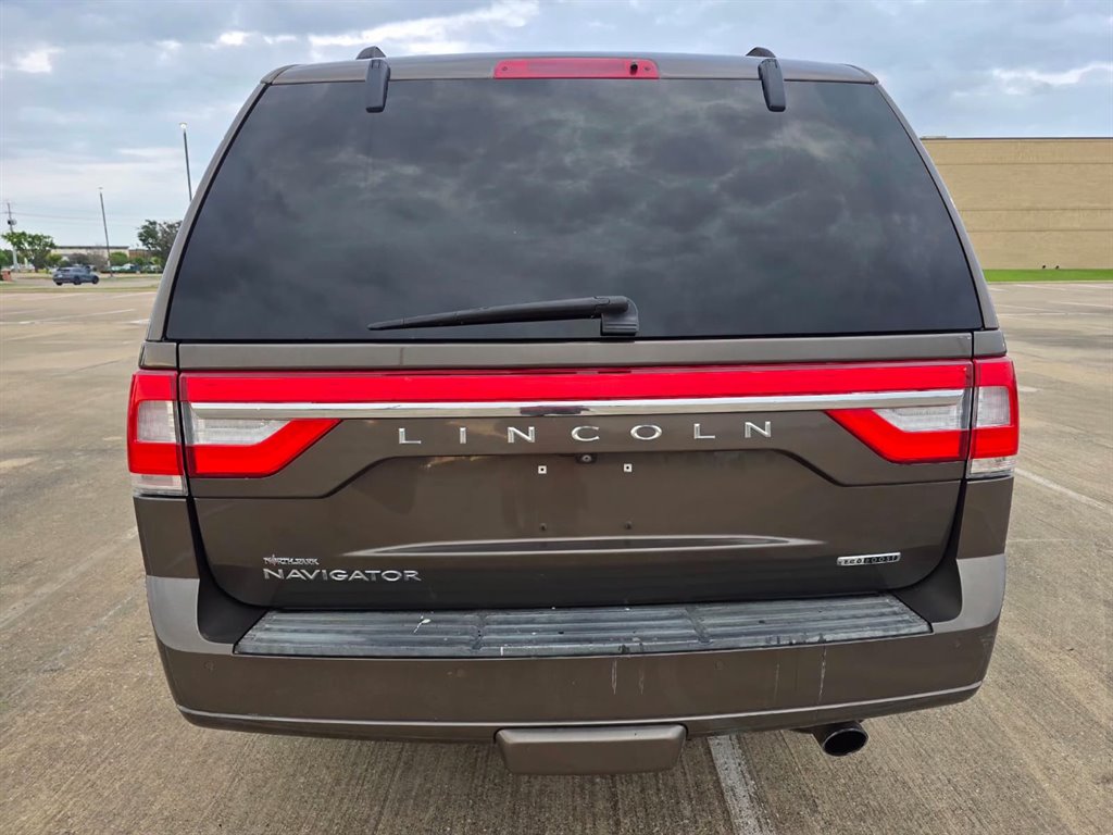 2015 Lincoln Navigator 4x2's photo